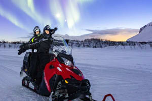 Nordlicht-Schneemobil-Safari von Kilpisjärvi in Enontekiö