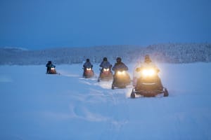 Excursion en motoneige avec déjeuner près de Kiruna