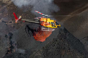 Vol en hélicoptère au-dessus du Piton de la Fournaise, La Réunion