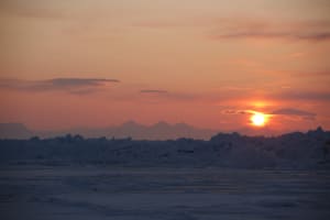 Safari en motoneige au soleil de minuit au Svalbard