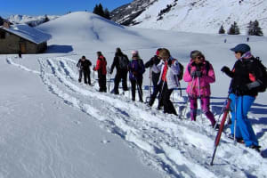 Schneeschuhwandern auf dem Berg Sous-Dîne, in der Nähe von Le Grand-Bornand