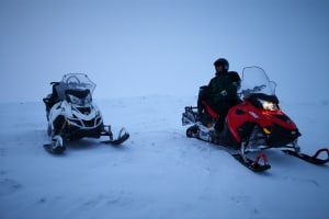 Schneemobilfahren und Eisfischen am Inari-See von Ivalo aus