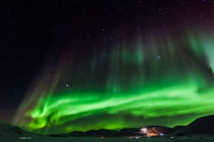 Excursion en motoneige pour les aurores boréales au Svalbard
