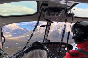 Vuelo en helicóptero sobre el Columbia Icefield en las Rocosas desde el lago Abraham