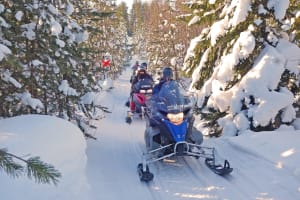 Schneemobilausflug mit Mittagessen in Mörön bei Luleå