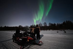 Poursuite en motoneige à la poursuite des aurores boréales au départ de Rovaniemi