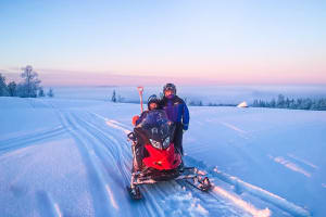 Tagesausflug mit dem Schneemobil in Saariselkä
