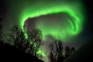 Randonnée nocturne en raquettes à Ivalo avec feu de camp et aurores boréales