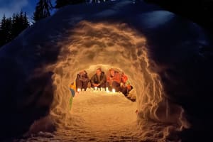Balade en raquettes à neige et fondue sous igloo à Megève