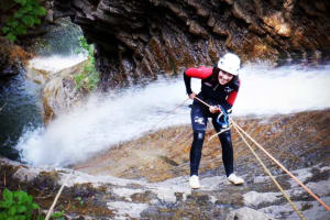 Beginner and intermediate canyoning in Aínsa Pyrenees