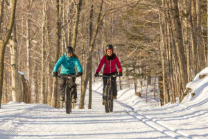 Location de fat bike et de raquettes dans le Parc du Mont-St-Bruno, Montréal