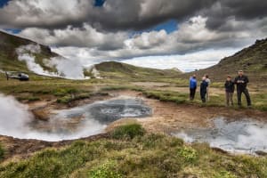 Hubschrauberflug und Landung auf einem Krater und Gletscher in Island