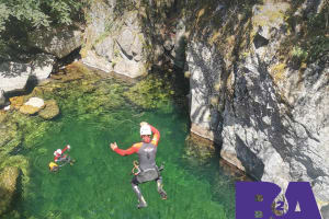 Descenso del cañón del Alto Borne en La Souche, Ardèche