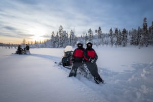 Excursion en motoneige dans l'Arctique au départ de Rovaniemi