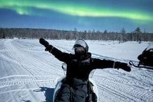 Excursion de pêche sur glace en motoneige depuis Rovaniemi
