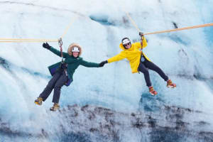 Randonnée glaciaire et tyrolienne dans le glacier Sólheimajökull