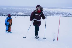Randonnée en raquettes et expérience au sauna dans le parc national Urho Kekkonen à Saariselkä au départ d'Ivalo