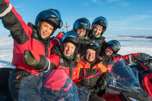 Excursion en motoneige et pêche sur glace sur le Finnmarksvidda depuis Alta