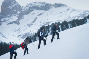 Randonnée hivernale et yoga sur neige à Courchevel