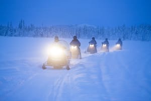 Excursion en motoneige près de Kiruna en Suède