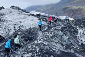 Randonnée glaciaire au glacier Sólheimajökull près de Vík