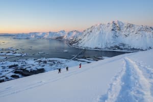 Randonnée en raquettes à Vågan près de Svolvær, Lofoten