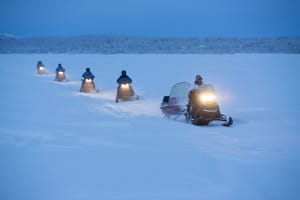 Excursion en motoneige aux aurores boréales près de Kiruna en Suède