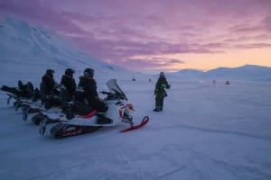 Excursion en motoneige électrique dans la vallée de l'Advent depuis Longyearbyen au Svalbard