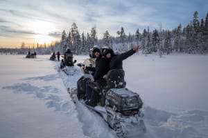 Excursion en motoneige dans la nature sauvage au départ de Rovaniemi