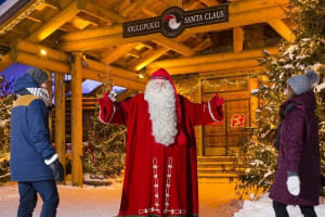 Visite guidée du village du Père Noël, chiens de traîneau et promenade en traîneau à rennes à Rovaniemi