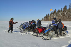 Motorschlittenausflug mit Mittagessen in Brändön, in der Nähe von Luleå