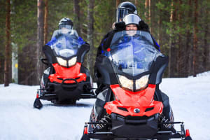 Schneemobilfahren und Eisangeln in Saariselkä