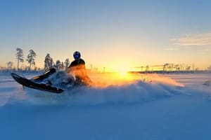 Abenteuerlicher Motorschlittenausflug in Saariselkä, Inari