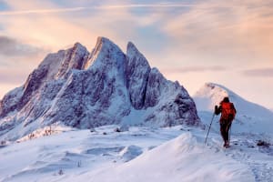 Excursion en raquettes dans l'Arctique au départ de Kabelvåg, près de Svolvær, dans les Lofoten 