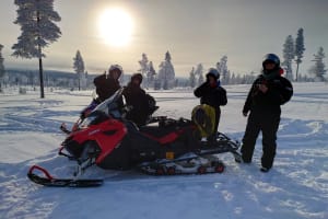 Geführte Schneemobilausflüge in Ivalo