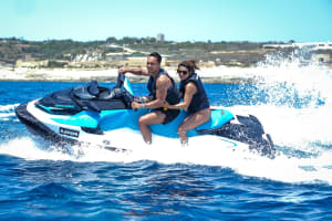 Alquiler de motos acuáticas en St Thomas Bay, Malta