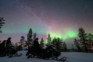 Ausflug mit dem elektrischen Schneemobil zum Nordlicht von Pyhä aus