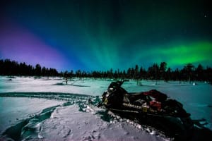 Nordlichtsuche mit dem Schneemobil ab Ylläsjärvi