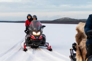Schneemobilfahrt mit Fika in Mörön bei Luleå