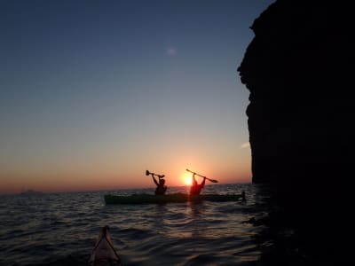 Excursion nocturne en kayak de mer à partir d'Akrotiri, Santorin