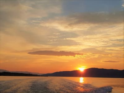 Bootsfahrt bei Sonnenuntergang auf dem Alta Fjord