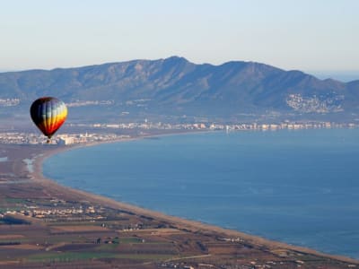 Vuelo en globo sobre el Baix Empordà en la Costa Brava, cerca de Girona