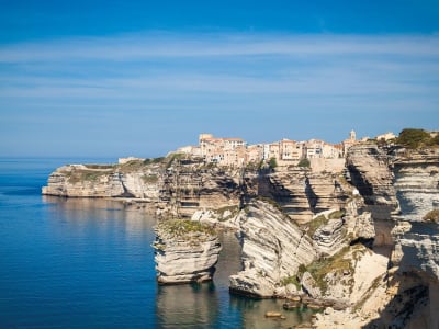 Balade en bateau sous les falaises de Bonifacio au départ de Piantarella