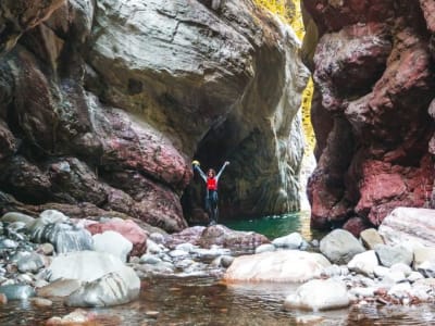 Fluss-Trekking in Stretti di Giaredo, in der Nähe der Cinque Terre