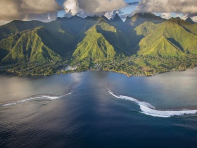 Excursión en barco para observar las olas de Teahupoo, en Tahití