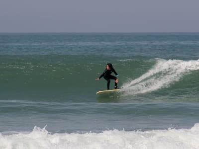 Kinder-Surfunterricht in Soulac-sur-Mer an der Pointe du Médoc, Gironde