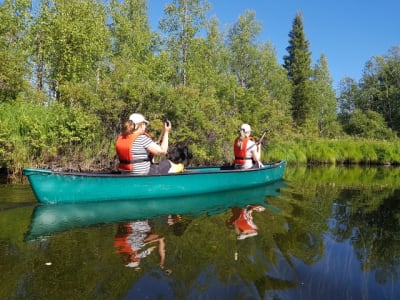 5-stündige geführte Kanufahrt auf dem Fluss Pyhäjoki, in der Nähe von Pyhätunturi