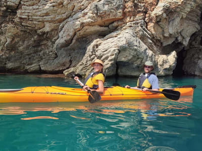 Excursión en kayak de mar a la cueva de Bouboulina desde Astros, en el Peloponeso