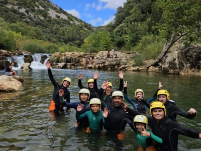 Descenso del cañón de Saint-Guilhem-le-Désert, cerca de Montpellier