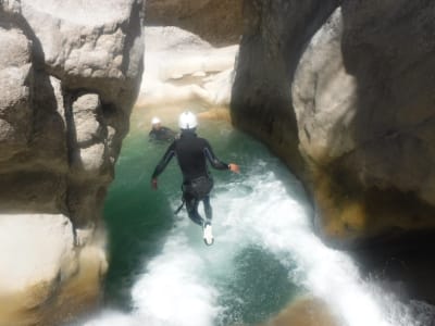 Descente canyoning de la Clue de Saint-Auban dans le Verdon, près de Castellane